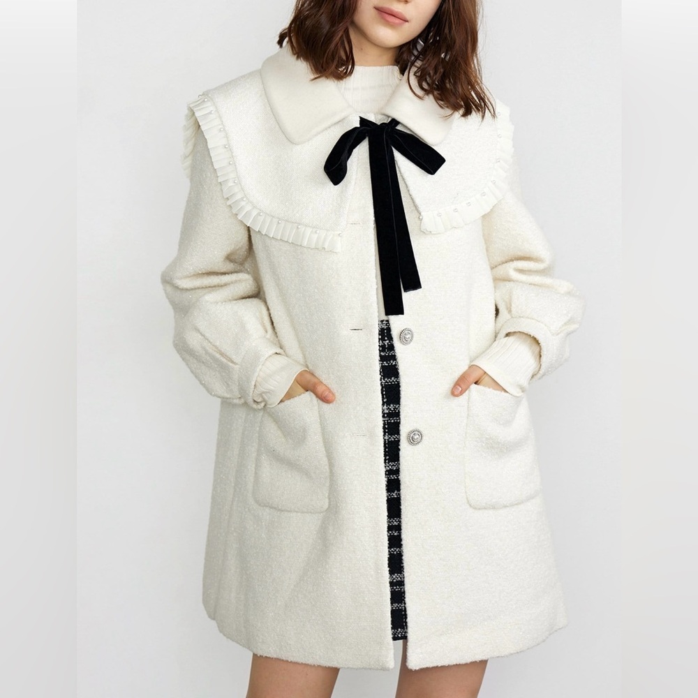 J.ING White Coat with Detachable Lace Collar